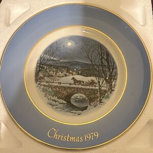 1979 Collectors Plate Christmas
7th EDITION Dashing Through The Snow Avon Rare